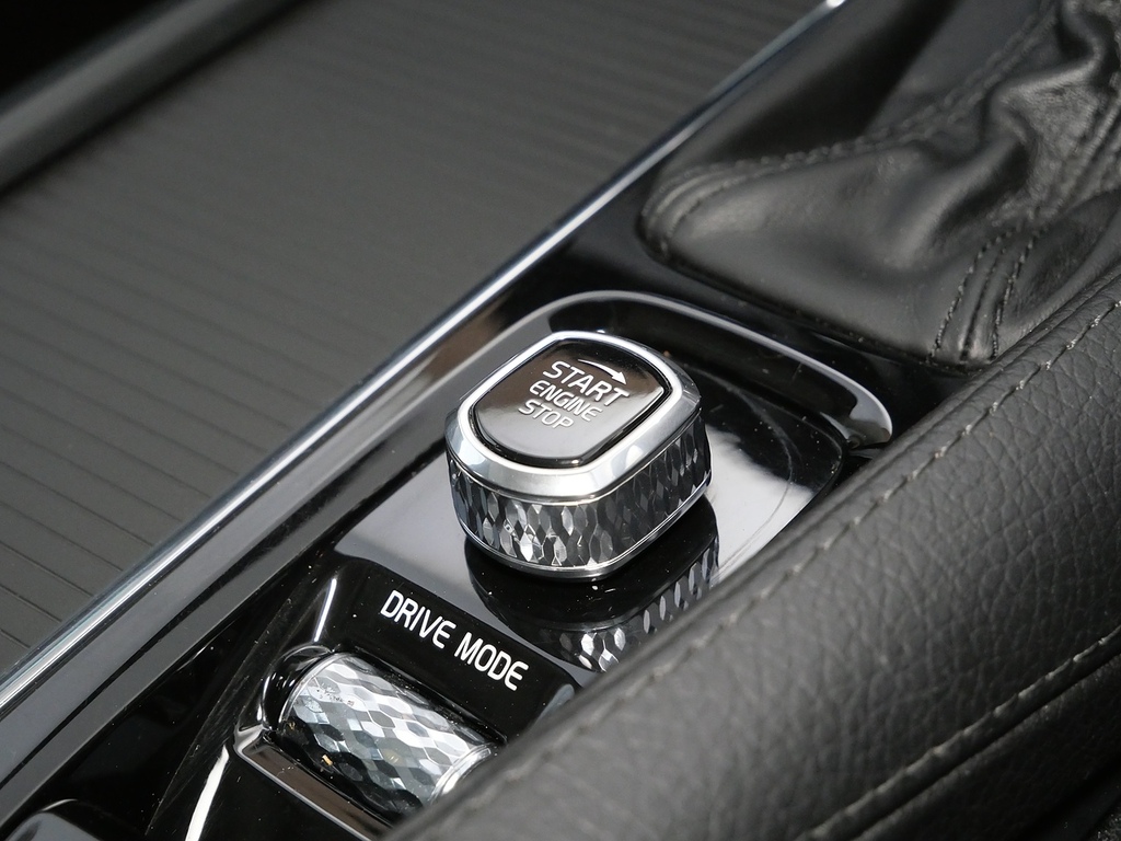 Volvo V90 D4 Inscription Xenium Pack, Blis Gold #30