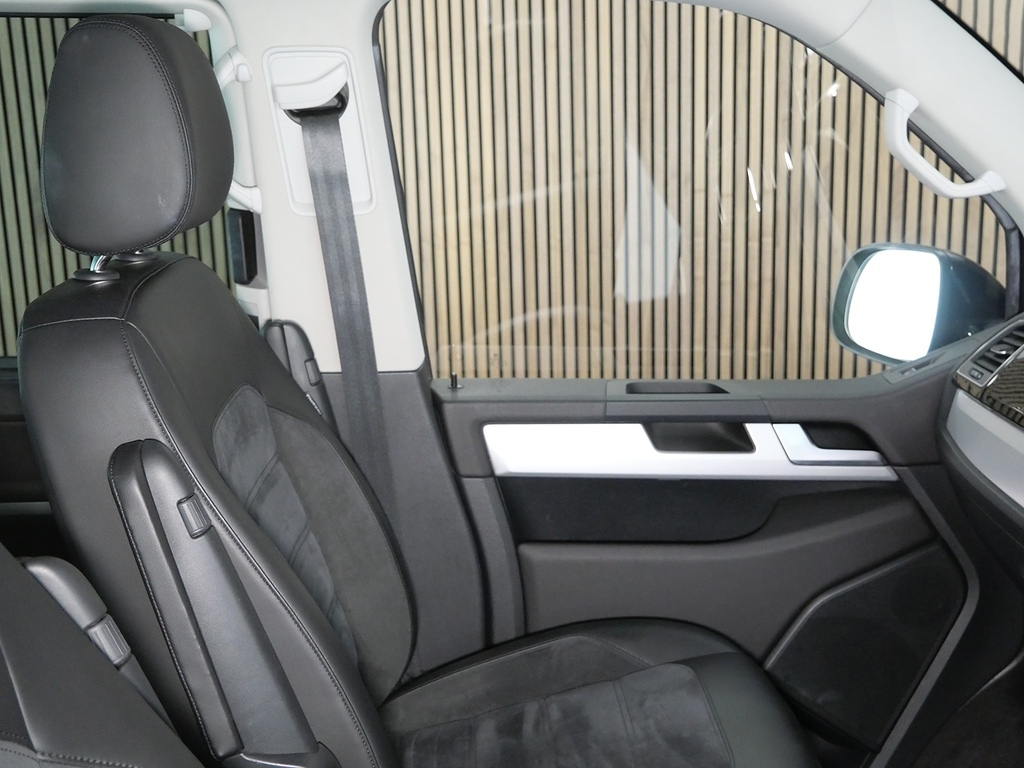 Volkswagen Caravelle 2.0 Bitdi Bluemotion Tech Executive Black #24