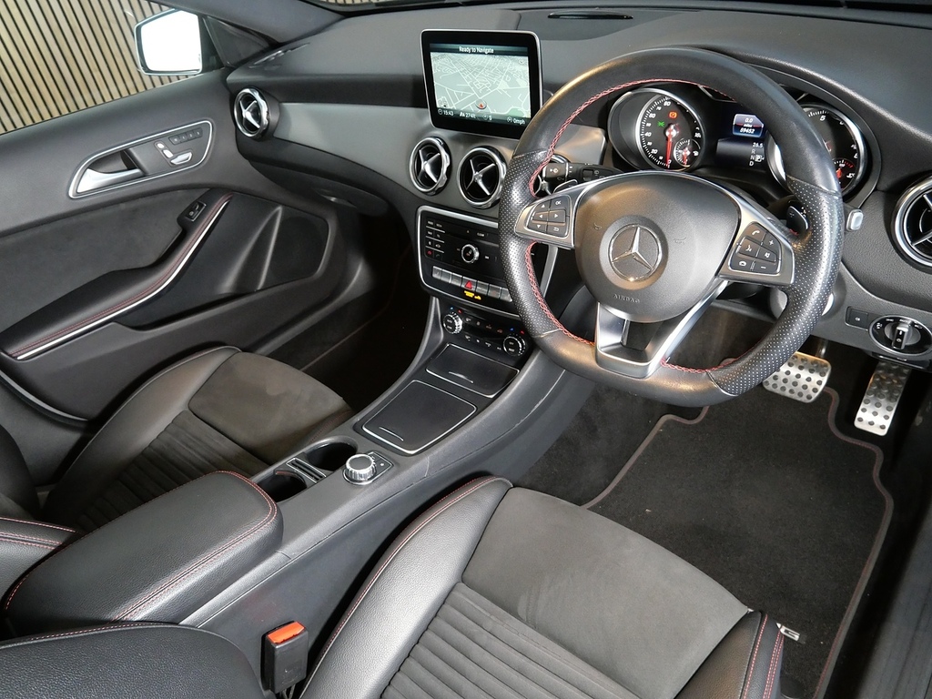 Mercedes-Benz GLA Class 1.6 Gla200 Amg Line Edition Plus Suv Grey #3