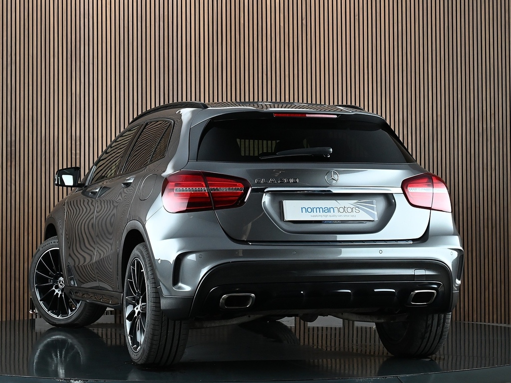Mercedes-Benz GLA Class 1.6 Gla200 Amg Line Edition Plus Suv Grey #2