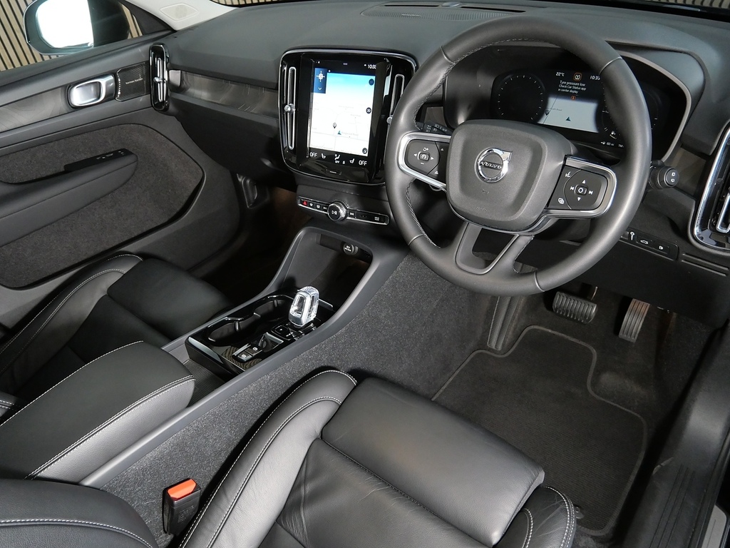 Volvo XC40 1.5H T5 Recharge 10.7Kwh Ultimate Dark Suv Pet Black #2