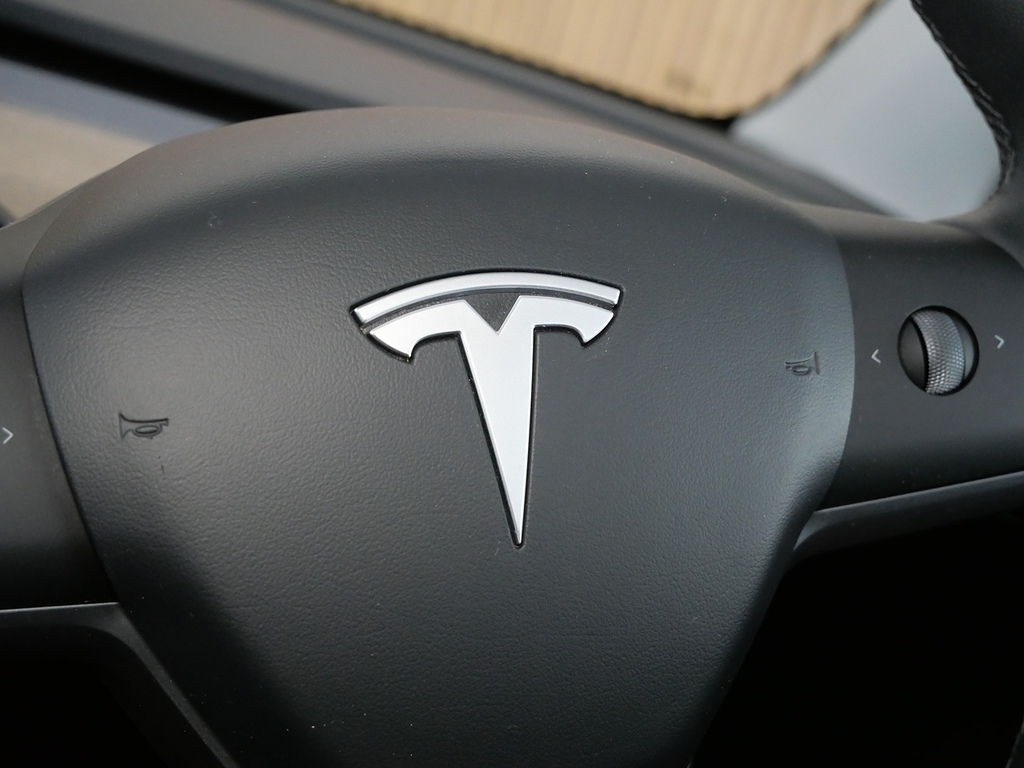 Tesla Model Y Suv Rwd 202424 White #20