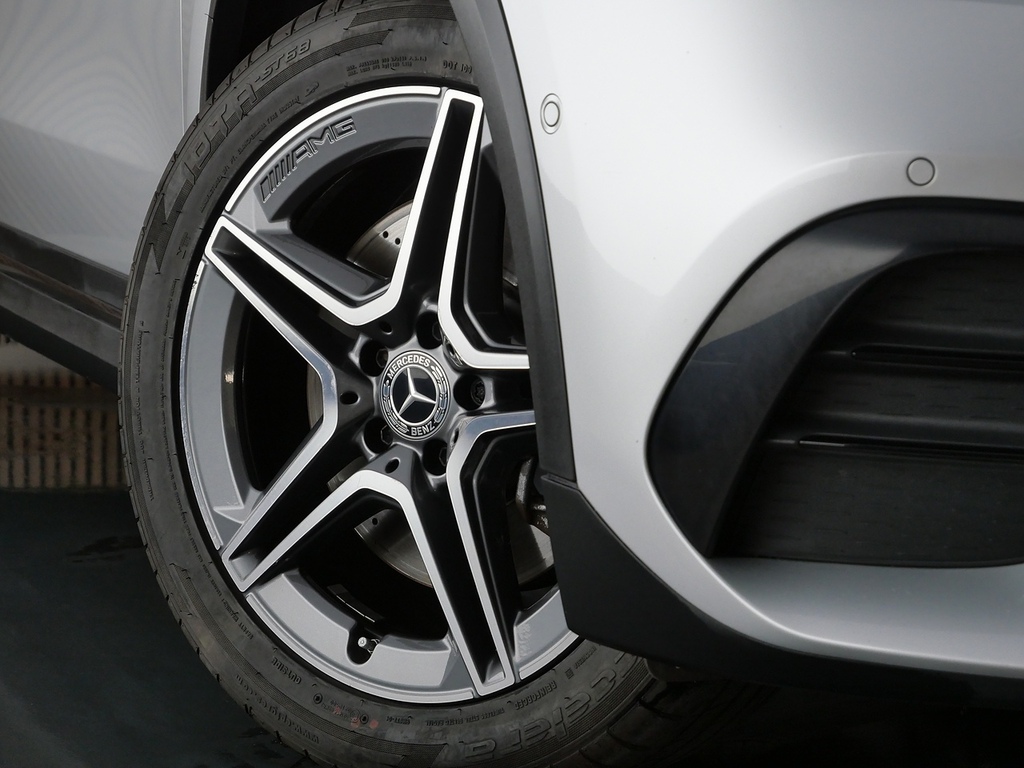 Mercedes-Benz GLA Class Amg Line Black #18