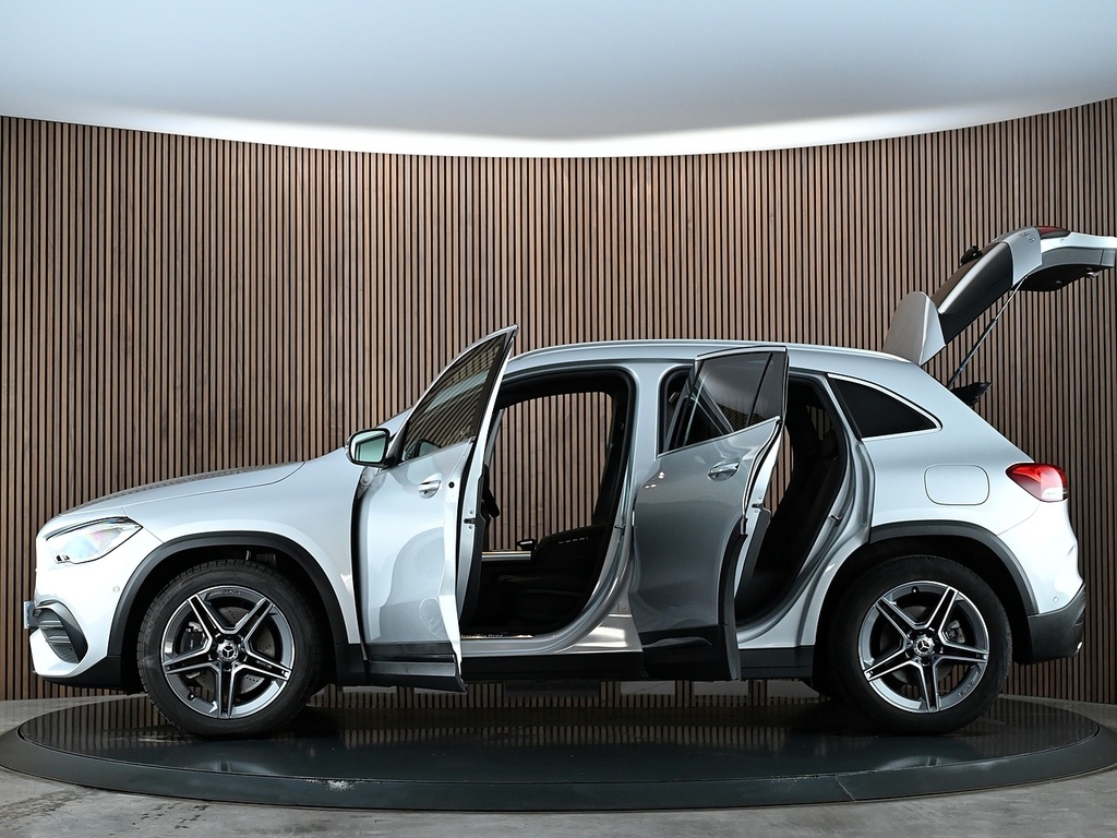 Mercedes-Benz GLA Class Amg Line Black #17