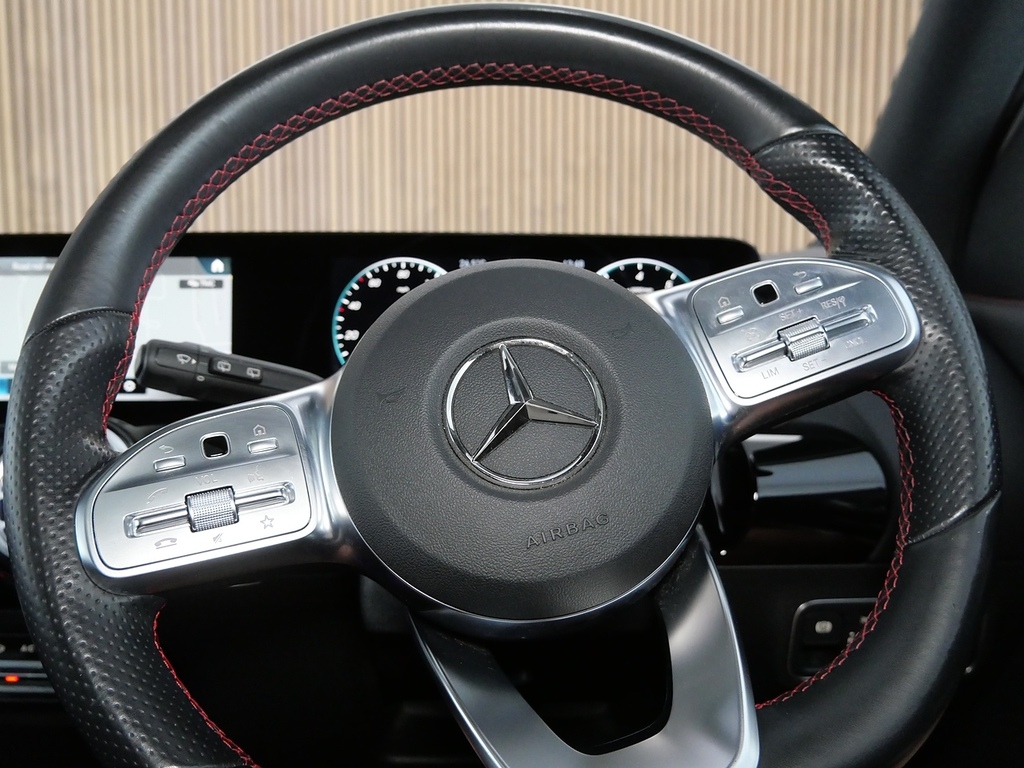 Mercedes-Benz GLA Class Amg Line Black #31