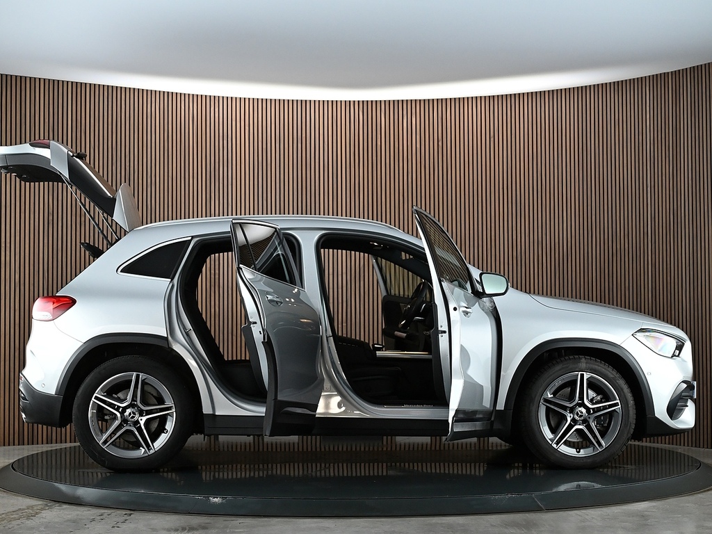 Mercedes-Benz GLA Class Amg Line Black #16