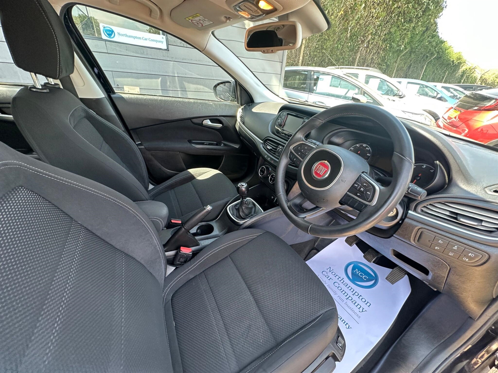 Fiat Tipo 1.6 Multijetii Lounge Euro 6 Ss WV67VLF Black #3