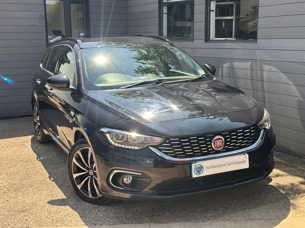 Fiat Tipo 1.6 Multijetii Lounge Euro 6 Ss Black