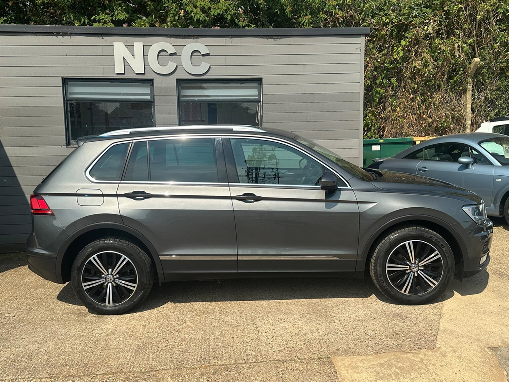 Volkswagen Tiguan 2.0 Tdi Bluemotion Tech Se Dsg 4Motion Euro 6 Ss AK66JHE #6