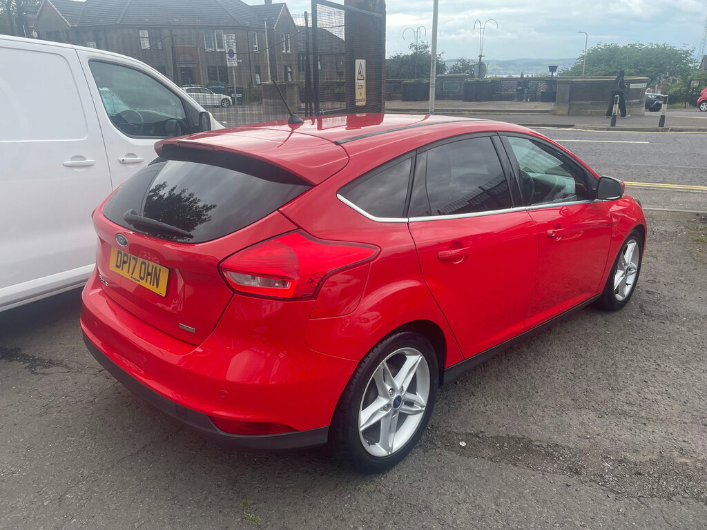 Ford Focus 1.0T Ecoboost Titanium Hatchback Red #4