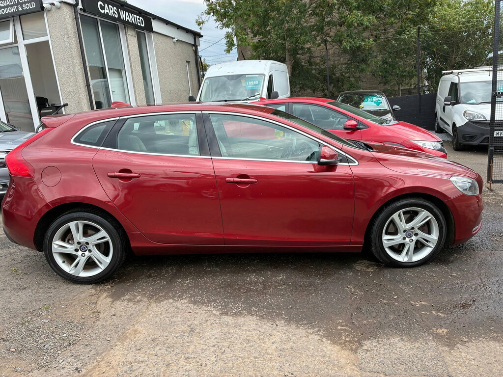 Volvo V40 2.0 D4 Se Lux Nav Hatchback Geartronic Red #2