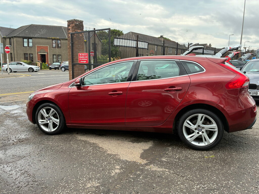 Volvo V40 2.0 D4 Se Lux Nav Hatchback Geartronic Red #5