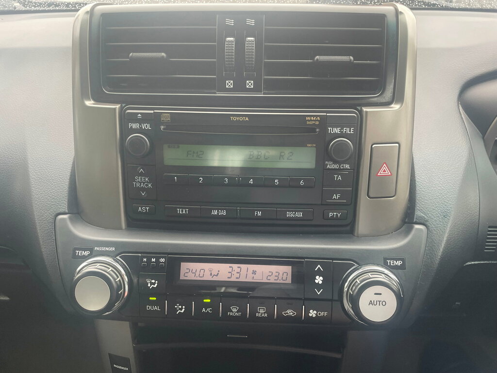 Toyota Land Cruiser Land Cruiser Lc3 D-4d White #14