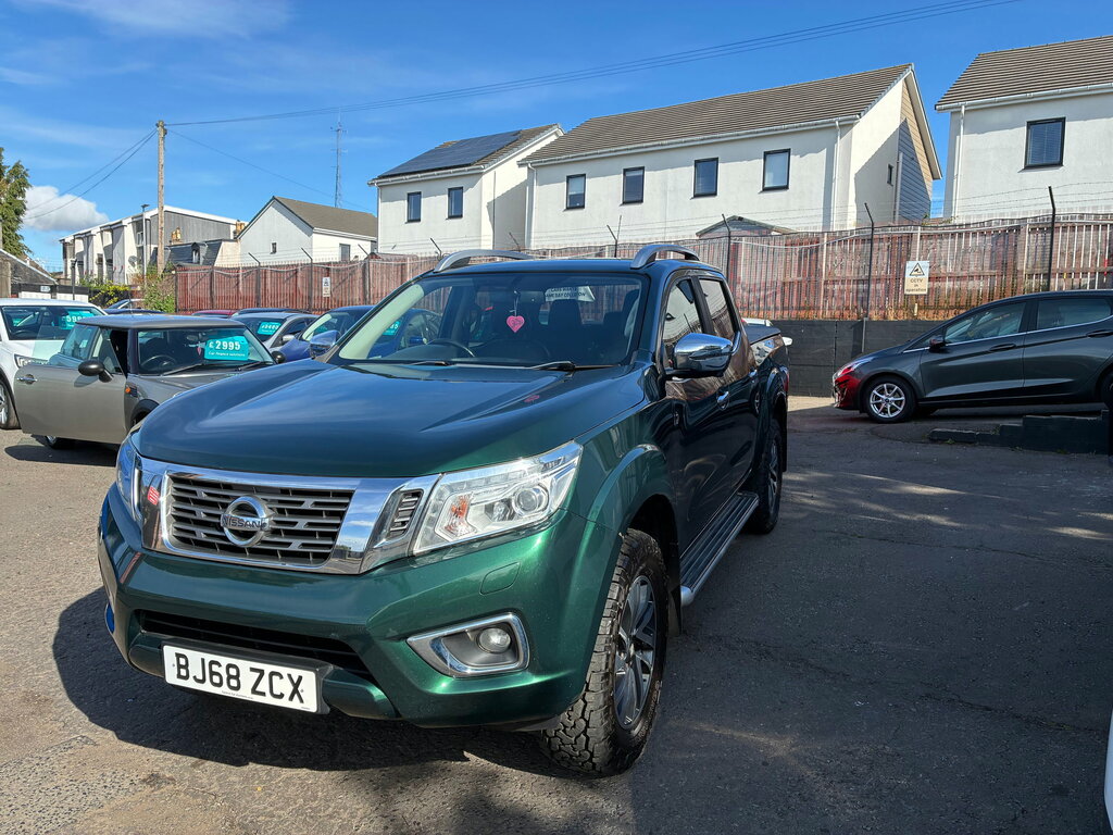Nissan Navara 2.3 Dci Tekna Pickup Double Cab 4W Green #2