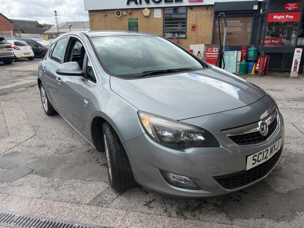 Vauxhall Astra 1.7 Cdti Ecoflex Exclusiv Sports Tourer Red #3