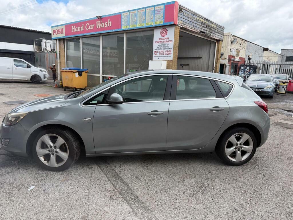 Vauxhall Astra 1.7 Cdti Ecoflex Exclusiv Sports Tourer Red #7
