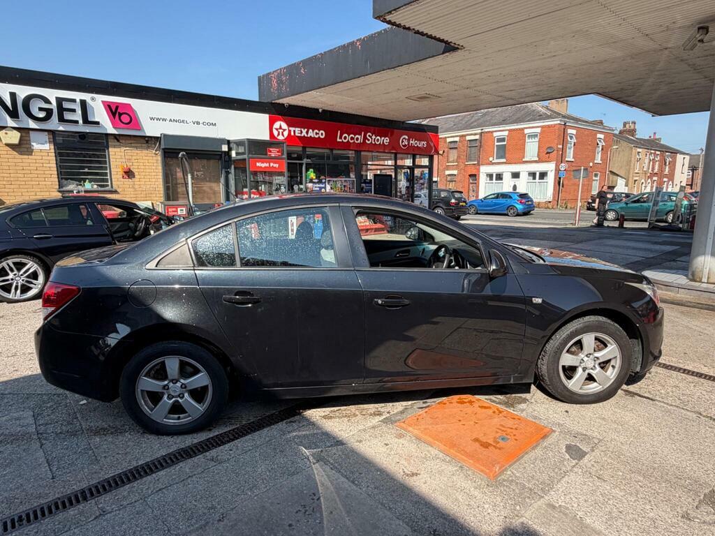 Chevrolet Cruze 1.6 Ls Euro 5 Black #5