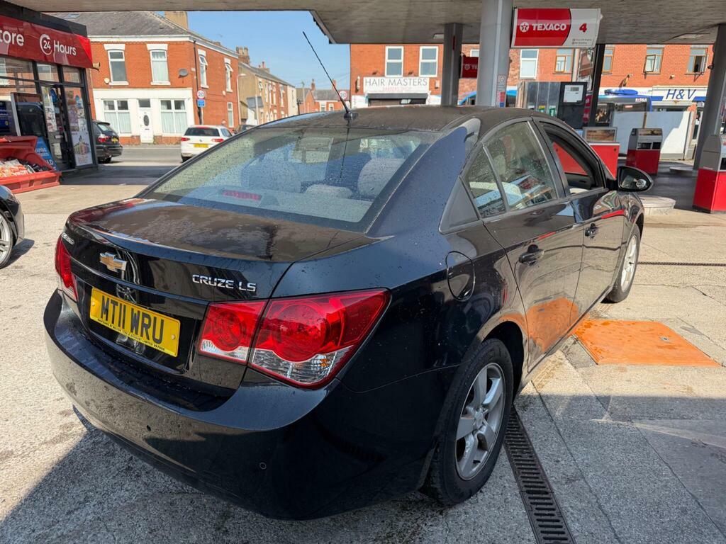 Chevrolet Cruze 1.6 Ls Euro 5 Black #6