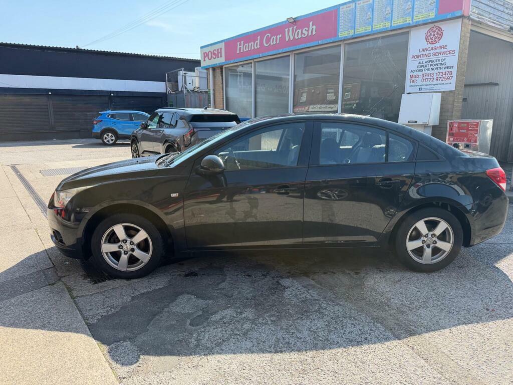 Chevrolet Cruze 1.6 Ls Euro 5 Black #4