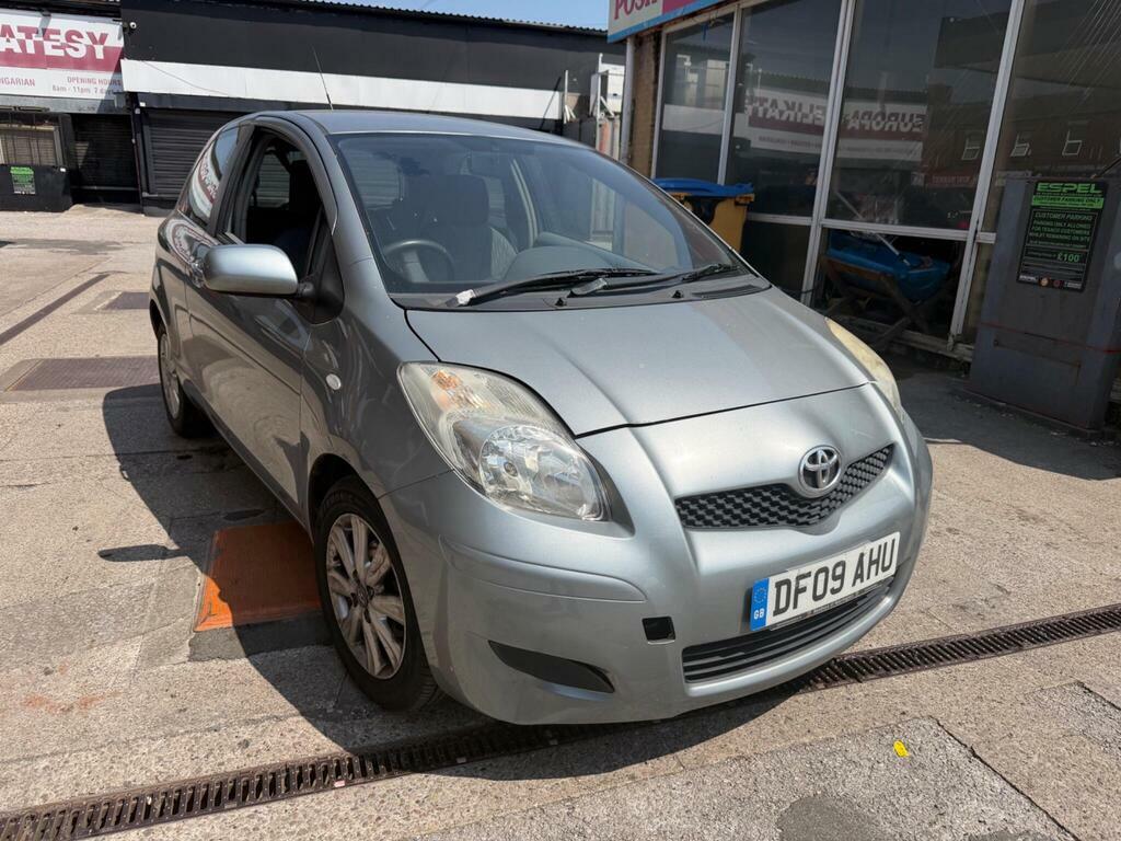 Toyota Yaris 1.33 Dual Vvt-i Tr Euro 4 S S Silver #3
