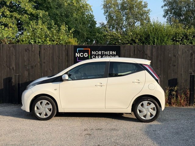 Toyota Aygo 2017 1.0 Vvt-i X-play Hatchback LO17OHP White #5