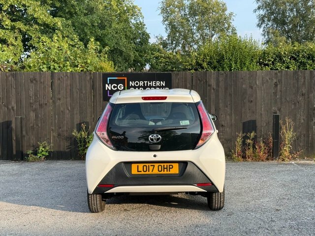 Toyota Aygo 2017 1.0 Vvt-i X-play Hatchback LO17OHP White #6
