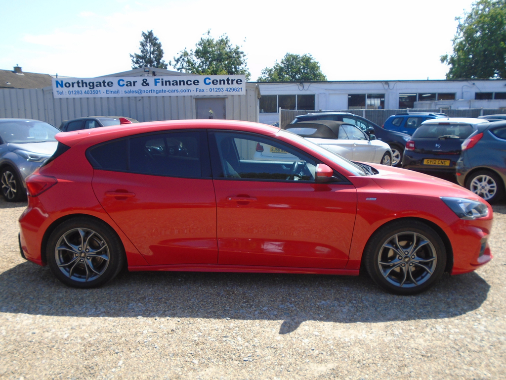 Ford Focus 1.0T Ecoboost St-line Hatchback Red #2