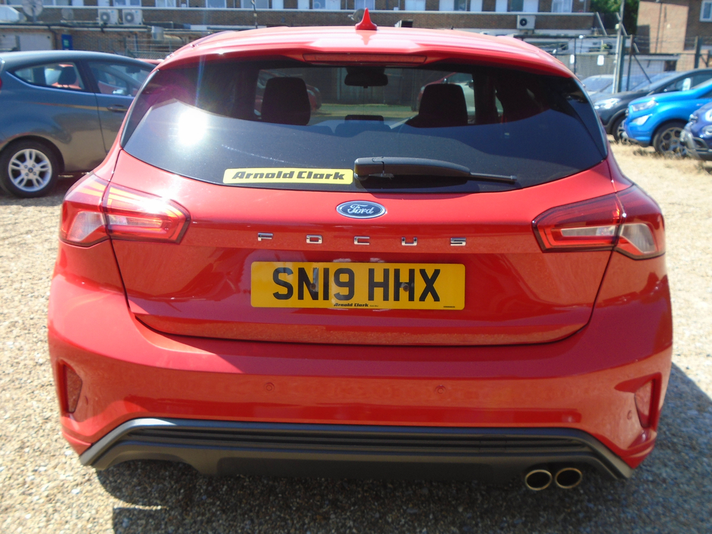 Ford Focus 1.0T Ecoboost St-line Hatchback Red #4