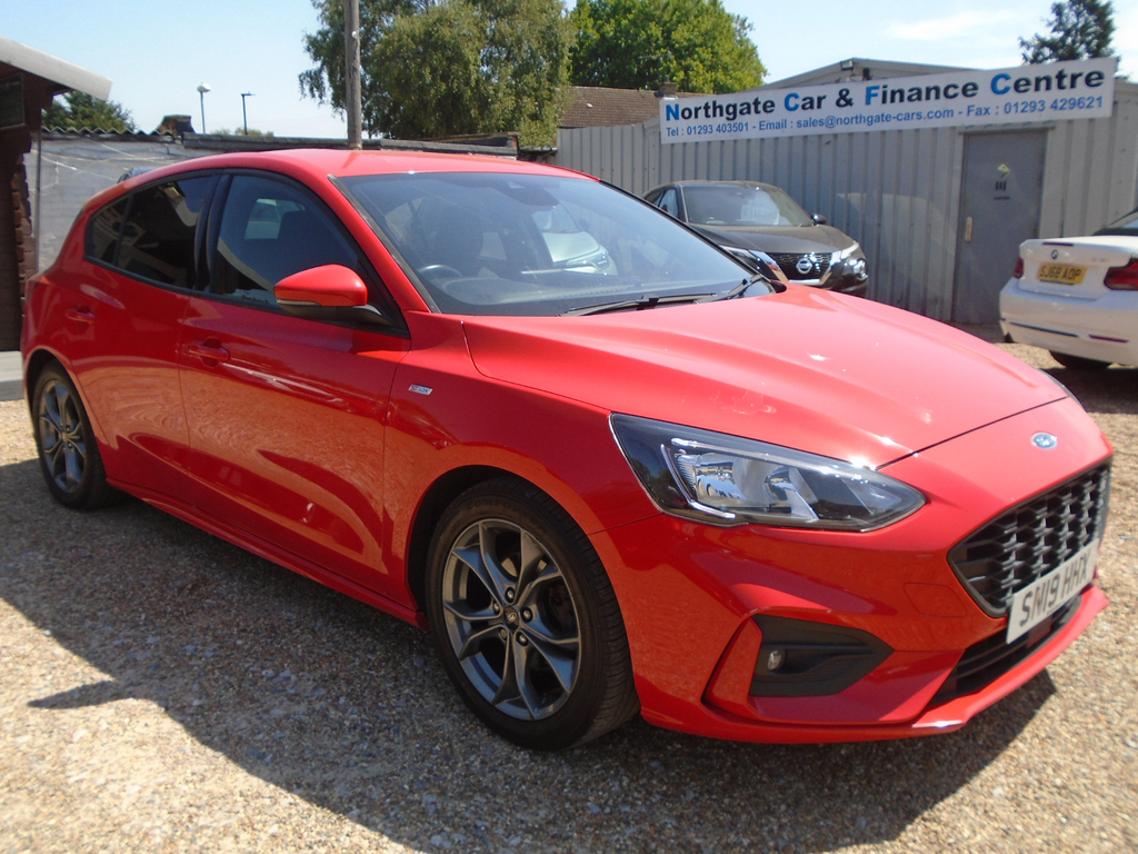 Ford Focus 1.0T Ecoboost St-line Hatchback Red