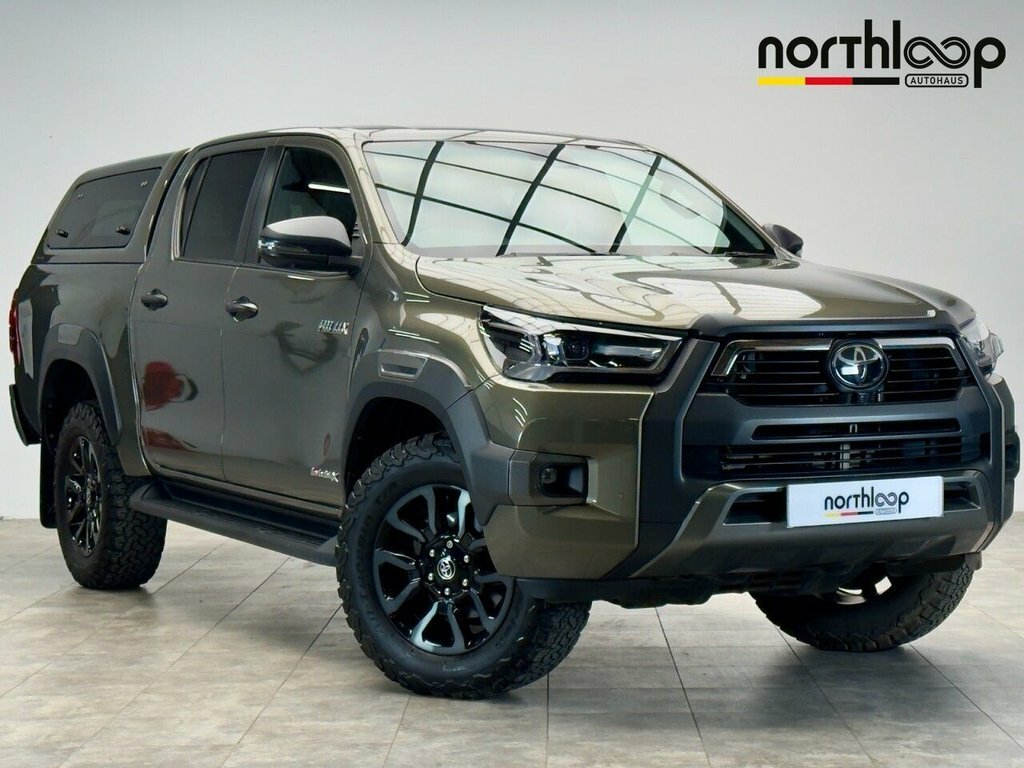 Toyota HILUX 2.8L Invincible X Brown