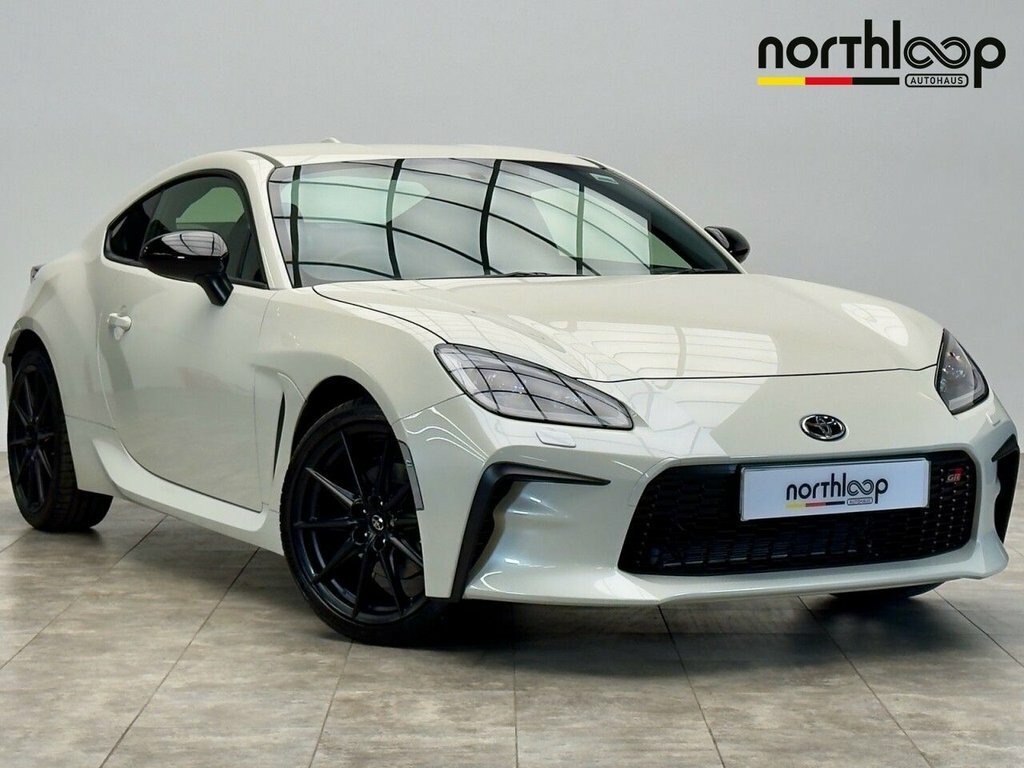 Toyota GR86 Coupe White