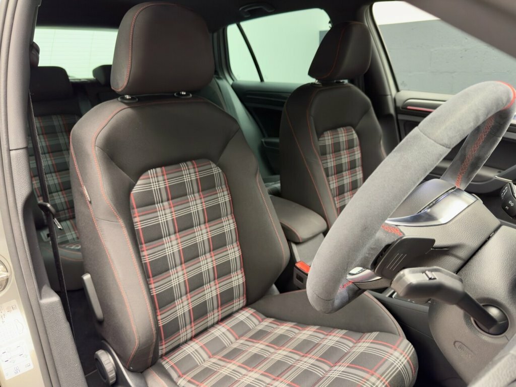 Volkswagen Golf 2L Gti Performance Silver #4