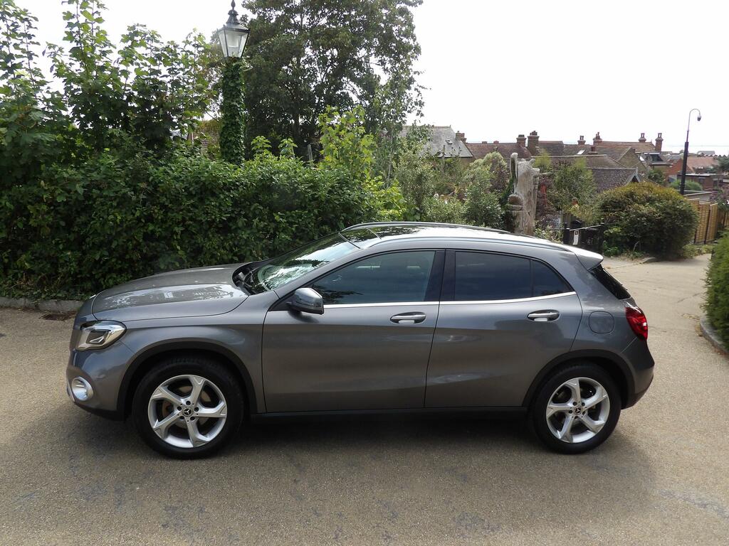 Mercedes-Benz GLA Class 2.1 Gla200d Sport Premium Plus Suv 7G Grey #5