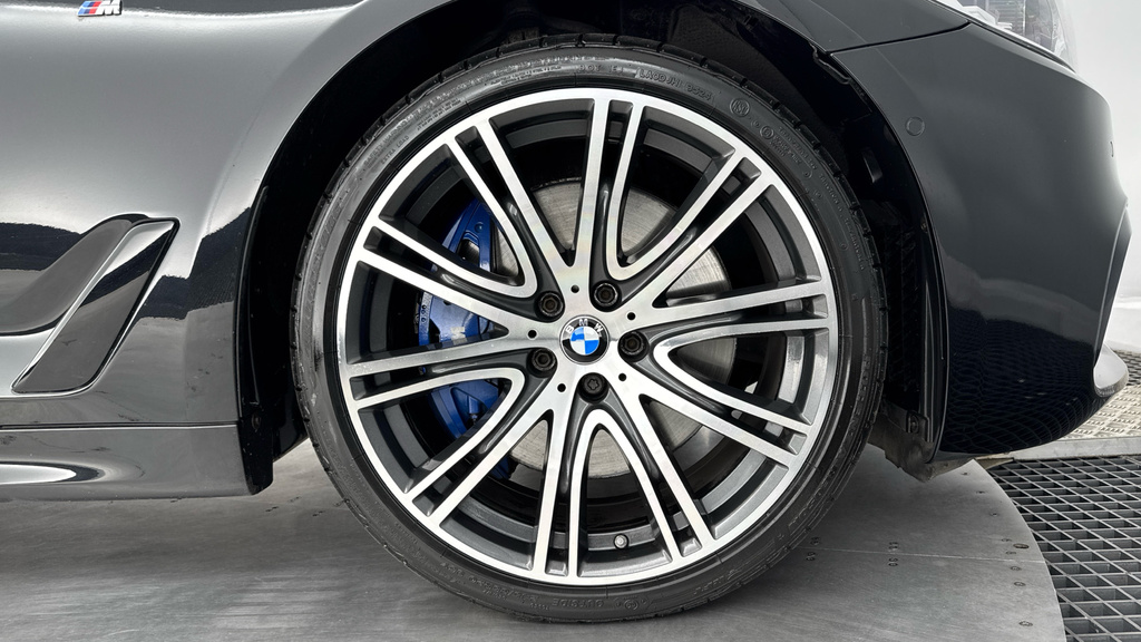 BMW 5 Series M Sport Blue #14
