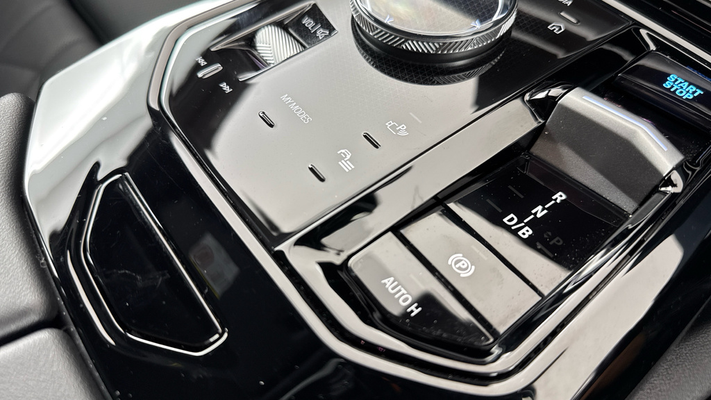 BMW i5 M60 83.9Kwh Xdrive Grey #19