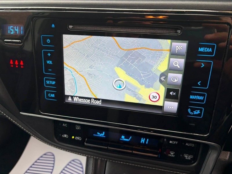 Toyota Auris Auris Excel Vvt-i Hybrid Cvt White #16