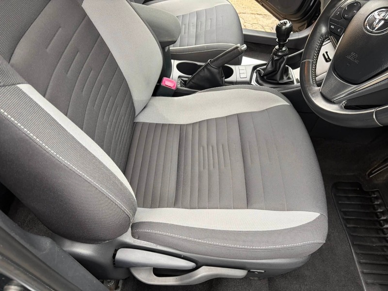 Toyota Auris Auris Excel Vvt-i Hybrid Cvt White #17