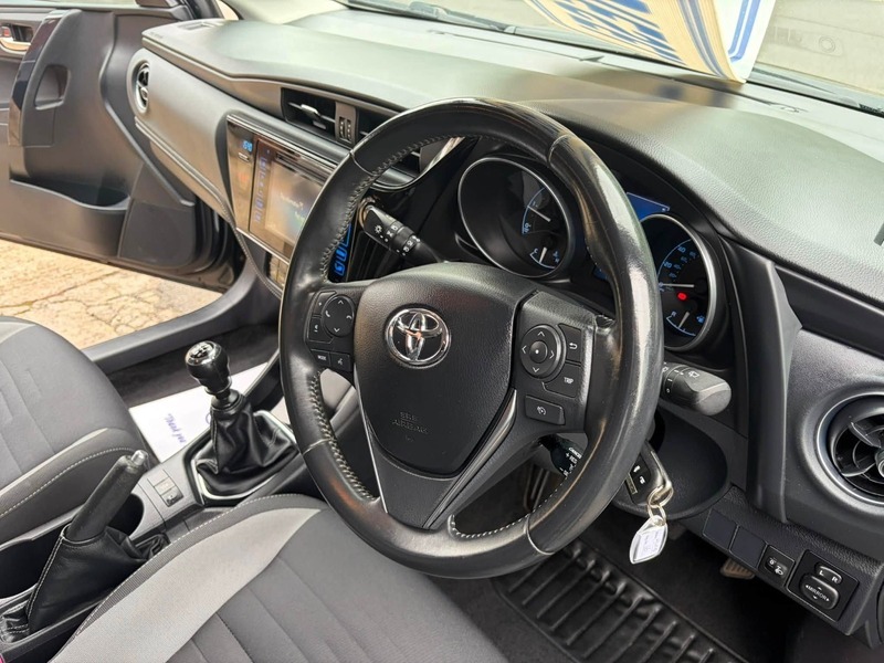 Toyota Auris Auris Excel Vvt-i Hybrid Cvt White #18