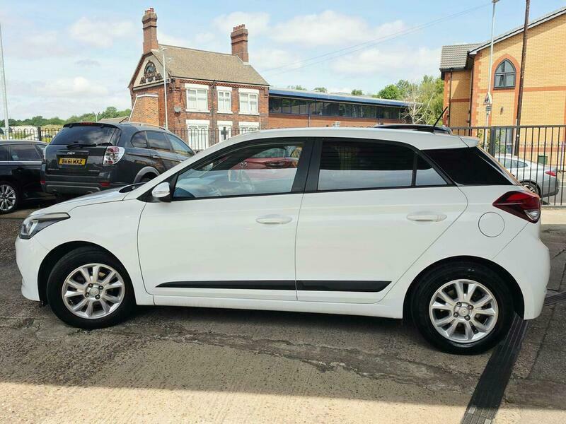 Hyundai I20 1.2 Se White #7