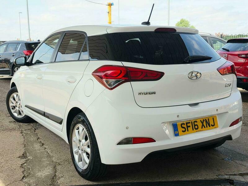 Hyundai I20 1.2 Go Euro 6 White #6