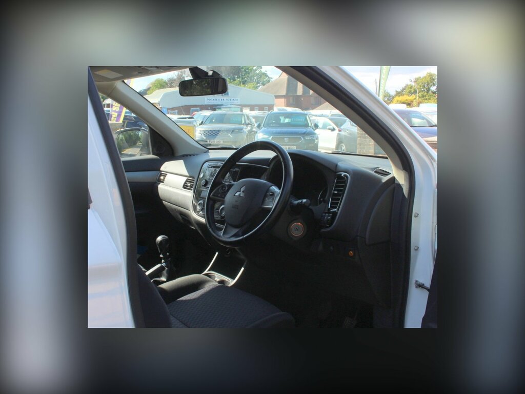 Mitsubishi Outlander 2.2 Di-d Gx3 Suv 4Wd Euro 5 Ss White #2