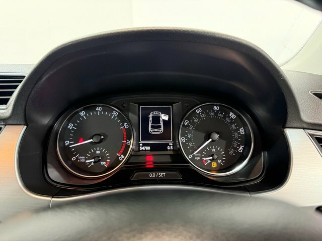 Skoda Fabia 1.2 Tsi Se Dsg Red #18