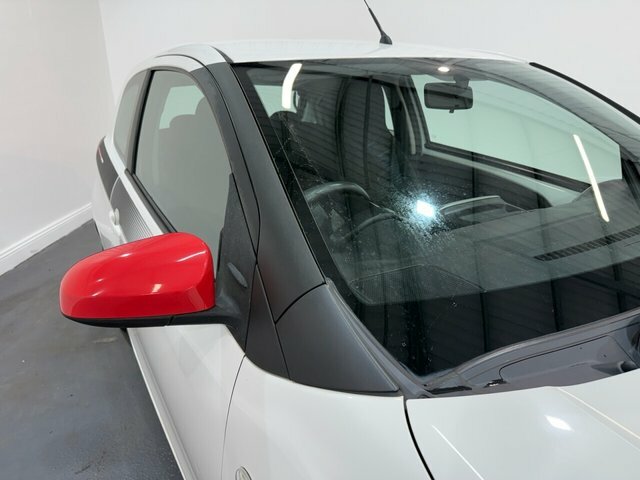 Citroen C1 1.2 Puretech Furio Hatchback Eur White #5