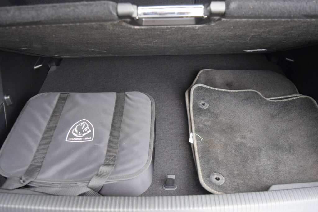 Peugeot e-2008 Suv 50Kwh 136 Allr Prm Au Grey #51