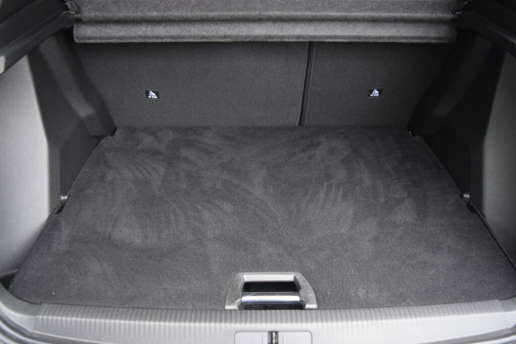 Peugeot e-2008 Suv 50Kwh 136 Allr Prm Au Grey #42