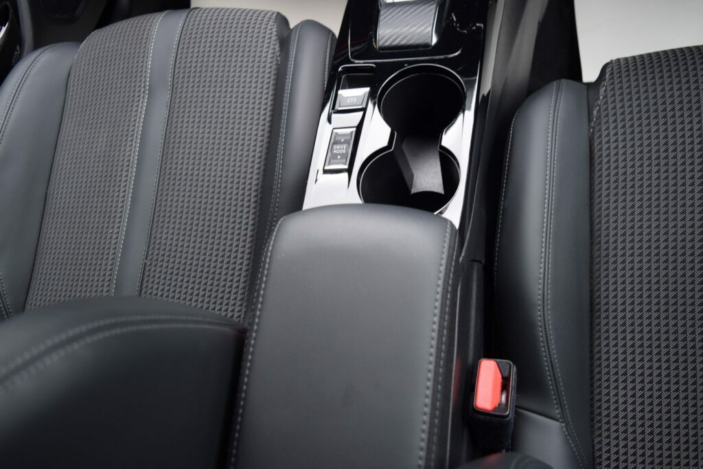 Peugeot e-2008 Suv 50Kwh 136 Allr Prm Au Grey #34