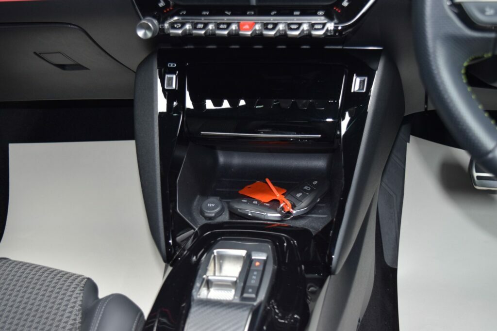 Peugeot e-2008 Suv 50Kwh 136 Allr Prm Au Grey #29