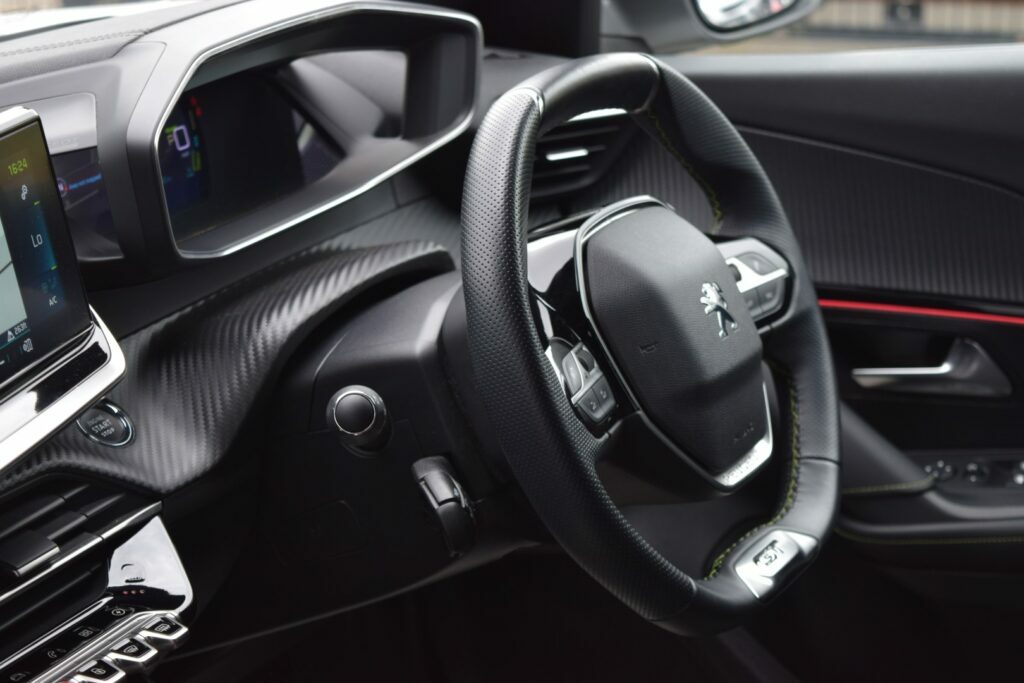 Peugeot e-2008 Suv 50Kwh 136 Allr Prm Au Grey #38