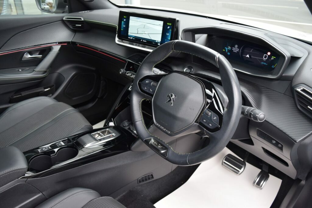 Peugeot e-2008 Suv 50Kwh 136 Allr Prm Au Grey #14