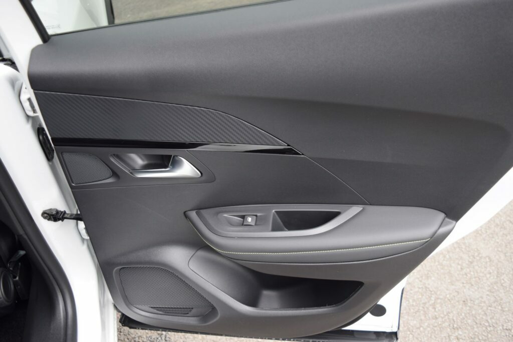 Peugeot e-2008 Suv 50Kwh 136 Allr Prm Au Grey #48